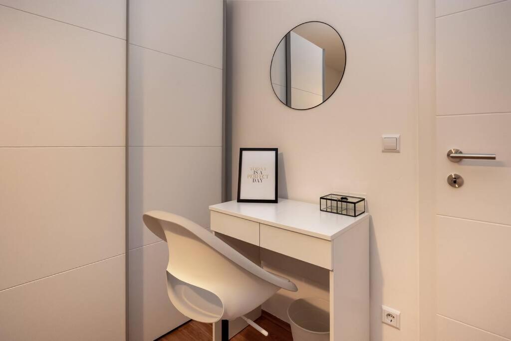 Bright With Two Terraces In 1020/vienna Wien